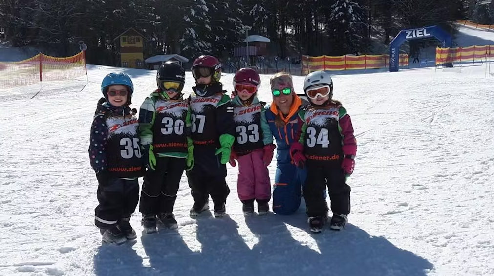 Cours de ski Enfants (3-12 ans) + Équipement pour Tous Niveaux avec Ecole de ski et snowboard Ostrachtal.