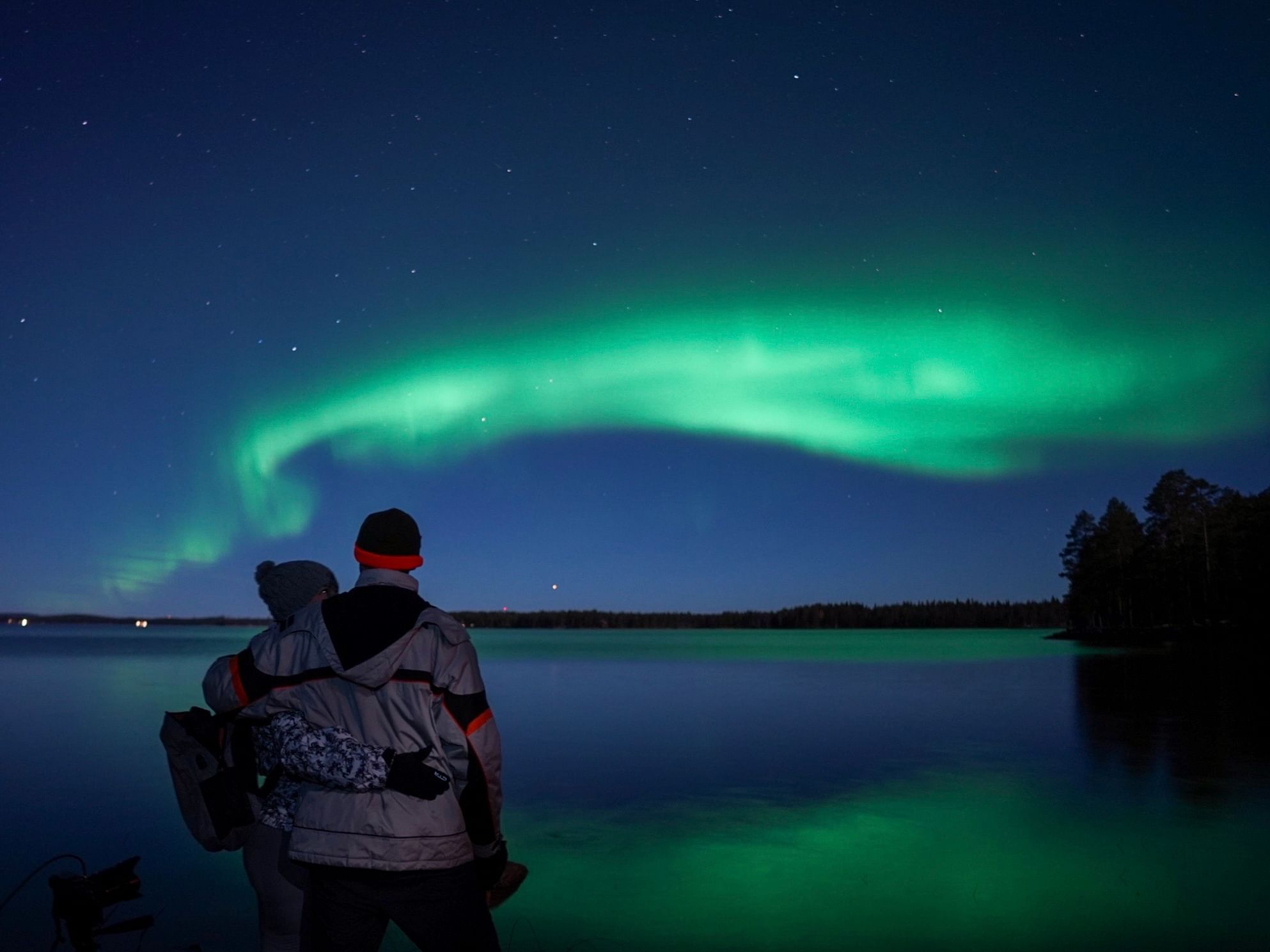 Tour a la Aurora Boreal desde Rovaniemi con avistamientos garantizados incl. bebidas calientes con Arctic GM Finland.