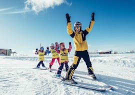 Kids Ski Lessons (4-13 y.) for Beginners with Ski- &amp; Snowboard School Florian Kleinarl