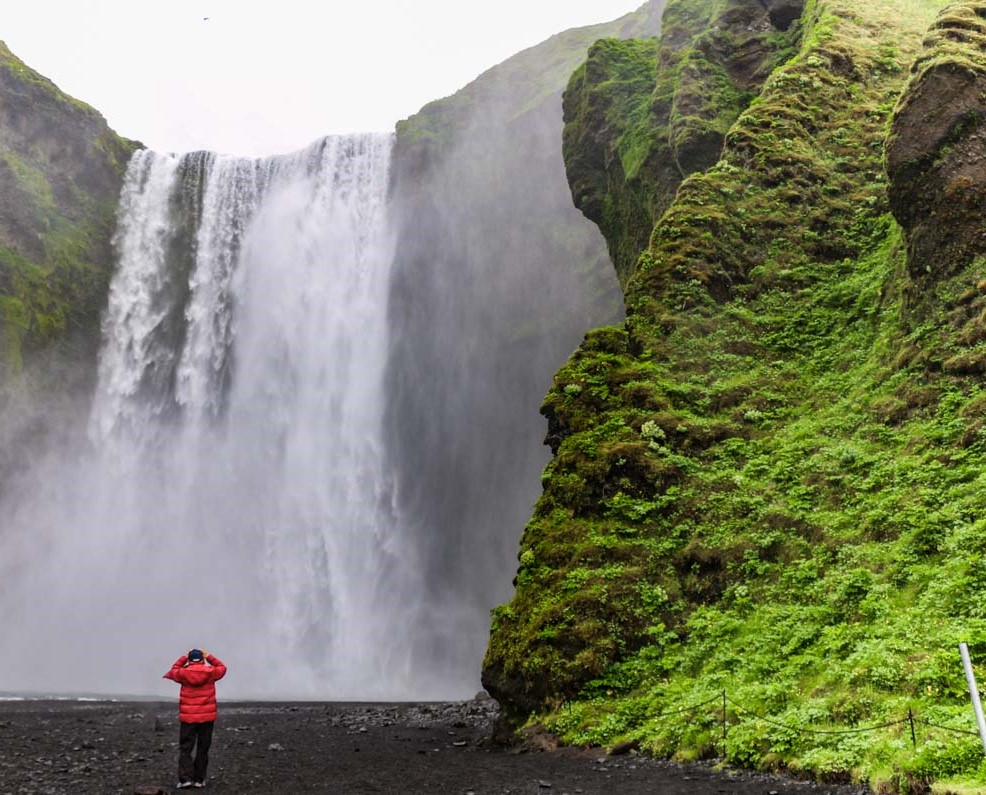Tour di una giornata alle cascate al ghiacciaio con pick-up con Bustravel Iceland.