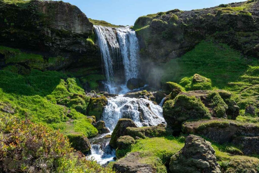 Dagtocht naar het Snaefellsnes en de Kirkjufellsfossar waterval met Bustravel Iceland.