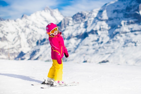 Full Day Kids Ski Lessons (4-7 y.) for Beginners in Sierra Nevada with Lunch Care