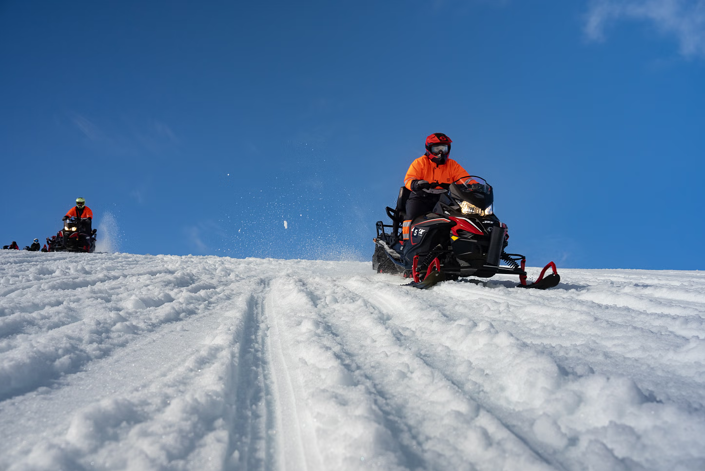 Ganztägige Jeep Tour zum Golden Circle mit Schneemobil fahren mit Snowmobile.is.