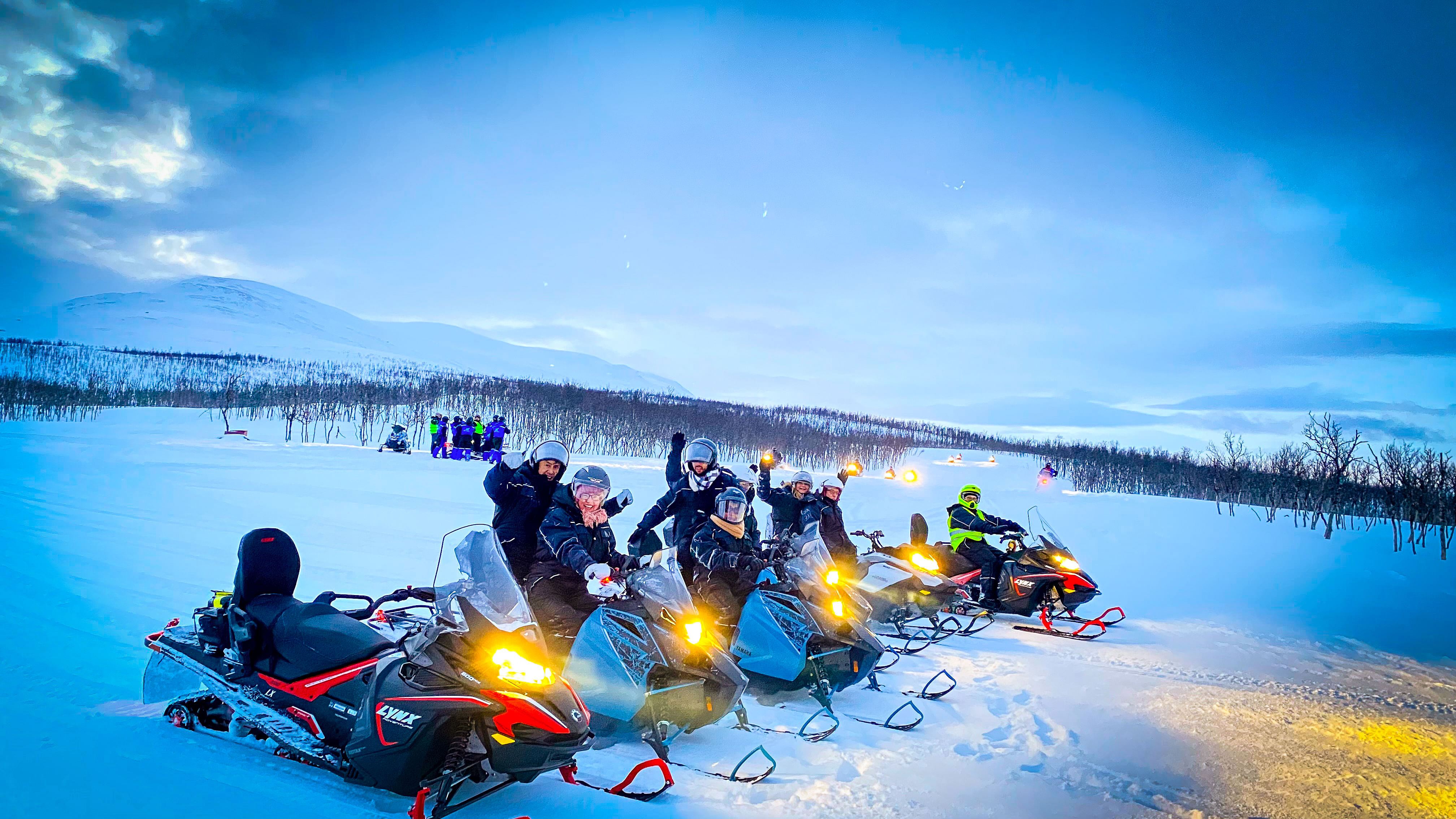 Randonnée en motoneige depuis Tromsø jusqu'aux Alpes de Lyngen avec Aurora Wonderland Base Camp.