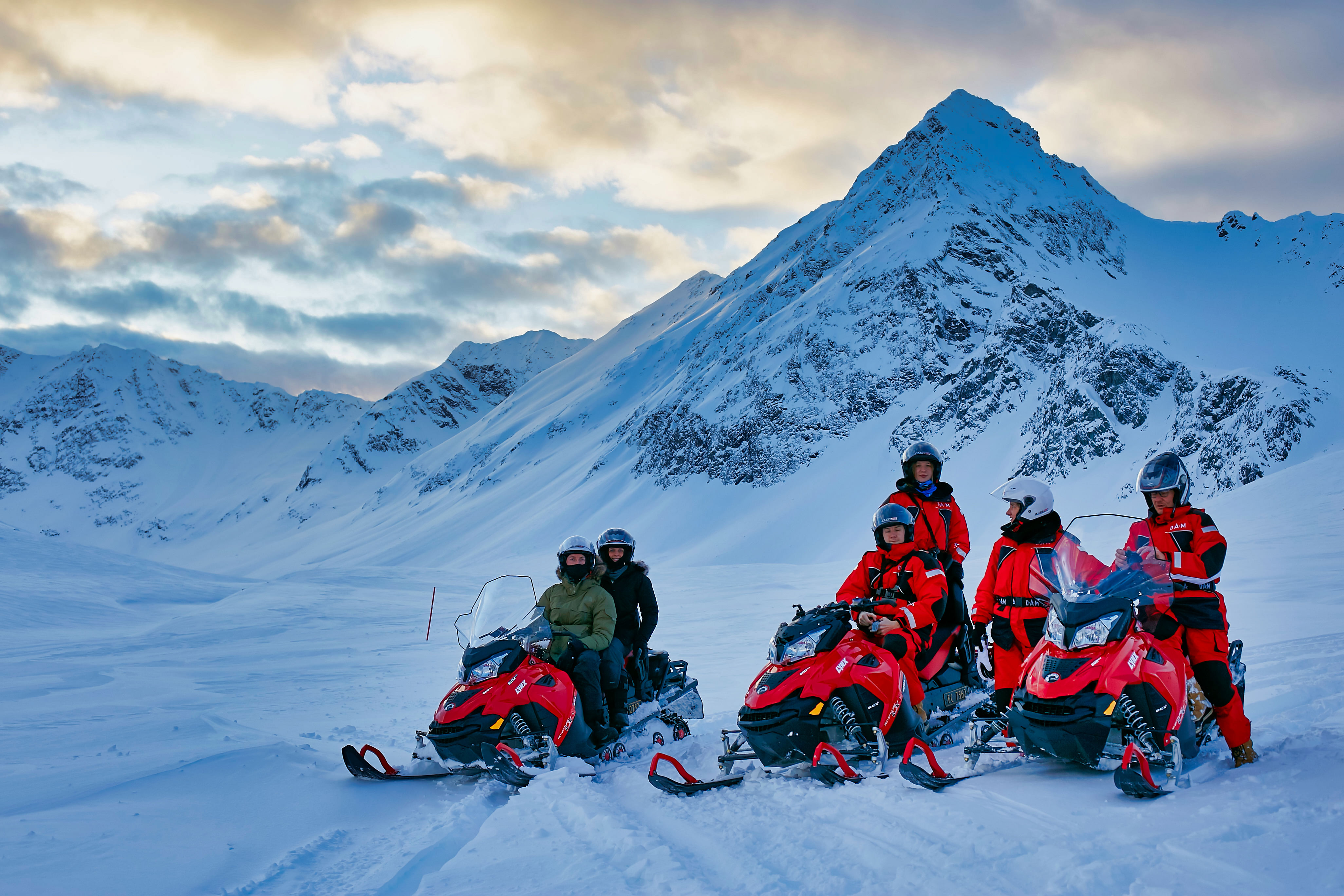 Randonnée en motoneige depuis Tromsø jusqu'aux Alpes de Lyngen.