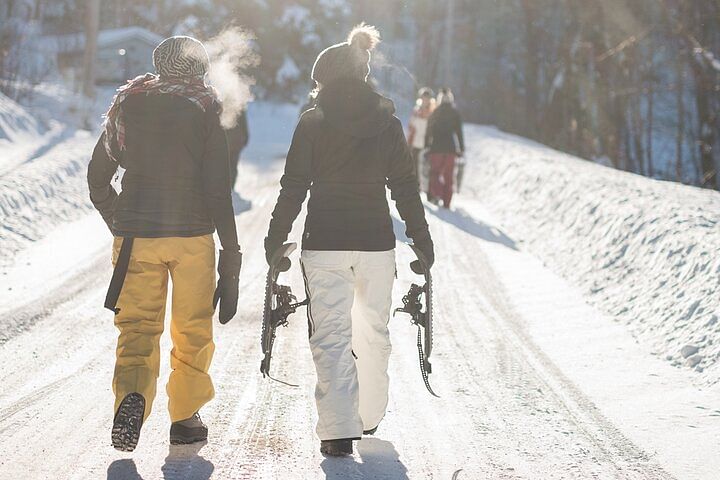 Tour de raquetas de nieve para todos los niveles desde Rovaniemi con almuerzo.
