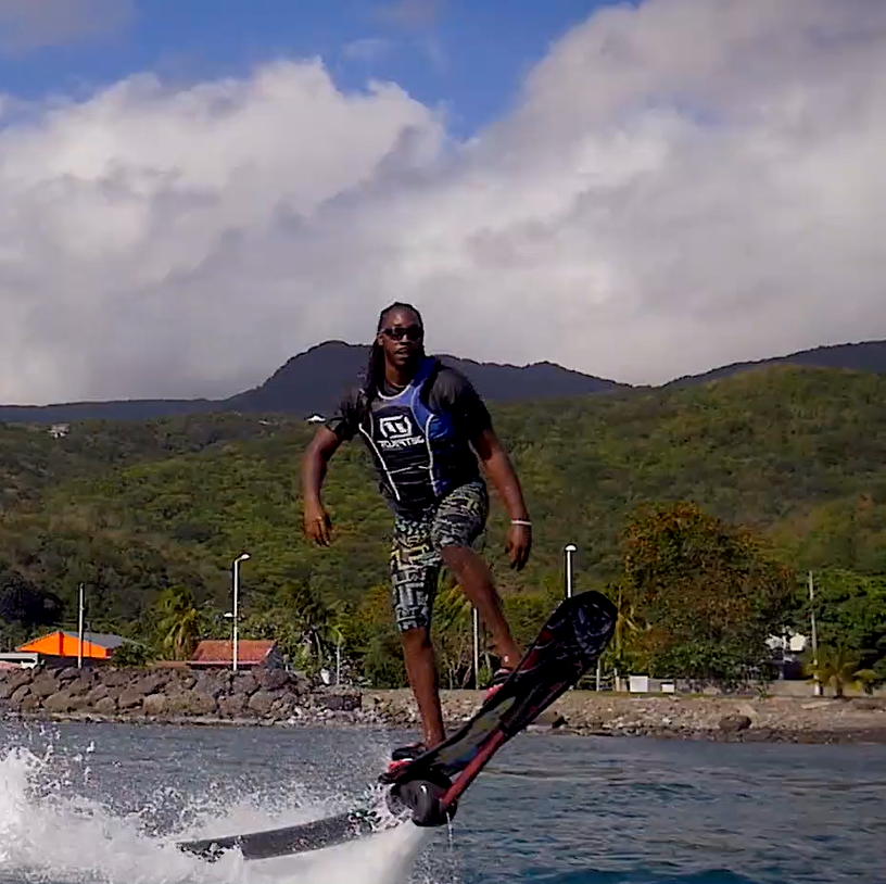 Hoverboard en la playa Ferry con Charly Jet Guadeloupe.