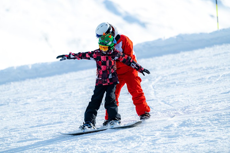 Snowboardlessen voor kinderen (van 7-13j.) voor alle niveaus met Larix Ski School Borovets.