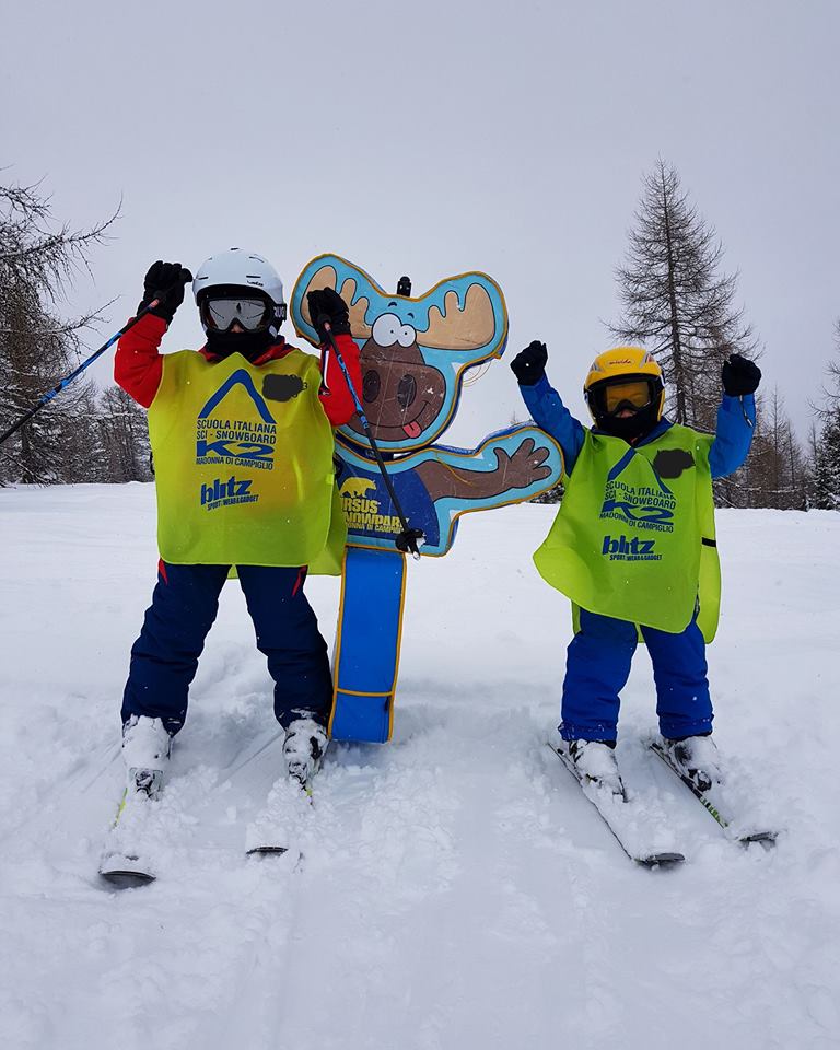 Lezioni di sci per bambini (4-11 anni) per tutti i livelli con Scuola Italiana Sci K2 Madonna di Campiglio.
