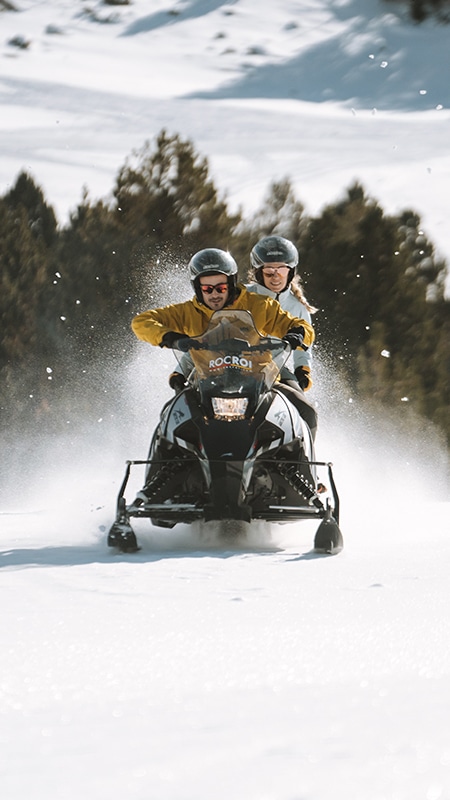 Tour en moto de nieve en el Parque de Montaña de Grandvalira con ROCROI - Llavorsí / Andorra.