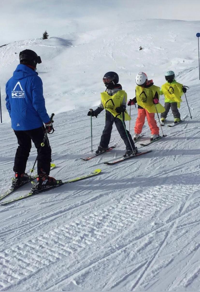 Lezioni di sci per bambini (3-6 anni) - principianti assoluti con Scuola Italiana Sci K2 Madonna di Campiglio.