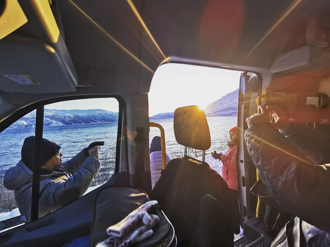 Excursion privée en 4x4 van dans les fjords de Kvaløya avec The Green Adventure Tromsø.