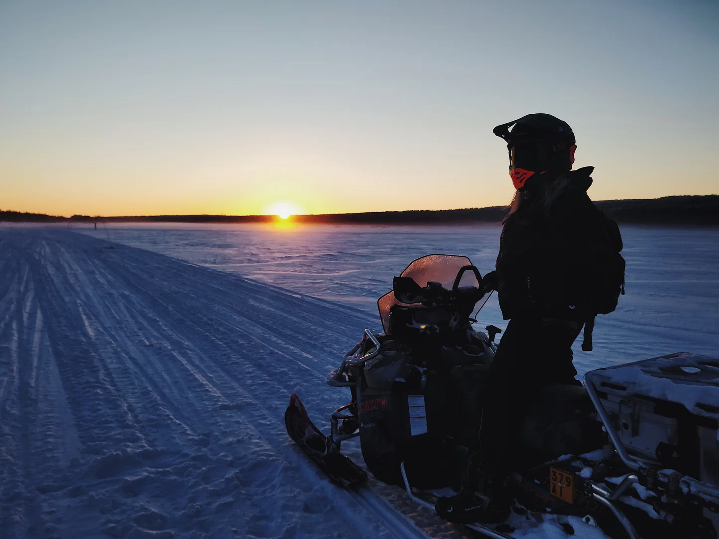 Geführte Schneemobil-Tour in Rovaniemi mit Arctic Lifestyle Lapland.