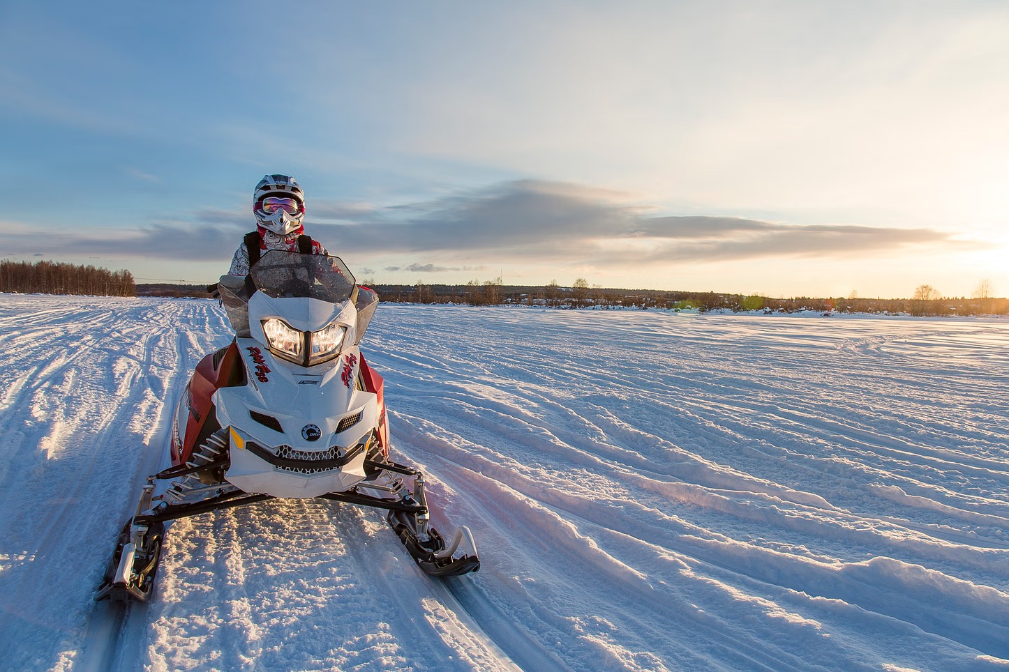 Snowmobile Sprint Tour in Rovaniemi.