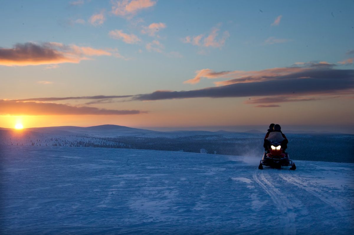 Schneemobil-Tour mit Nordlichtbeobachtung ab Rovaniemi.