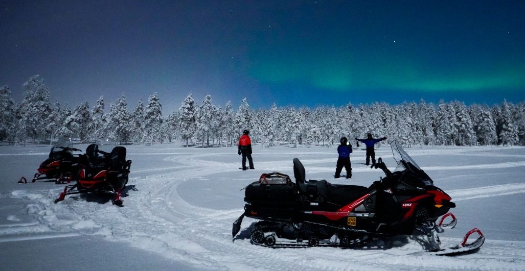 Schneemobil-Tour mit Nordlichtbeobachtung ab Rovaniemi.