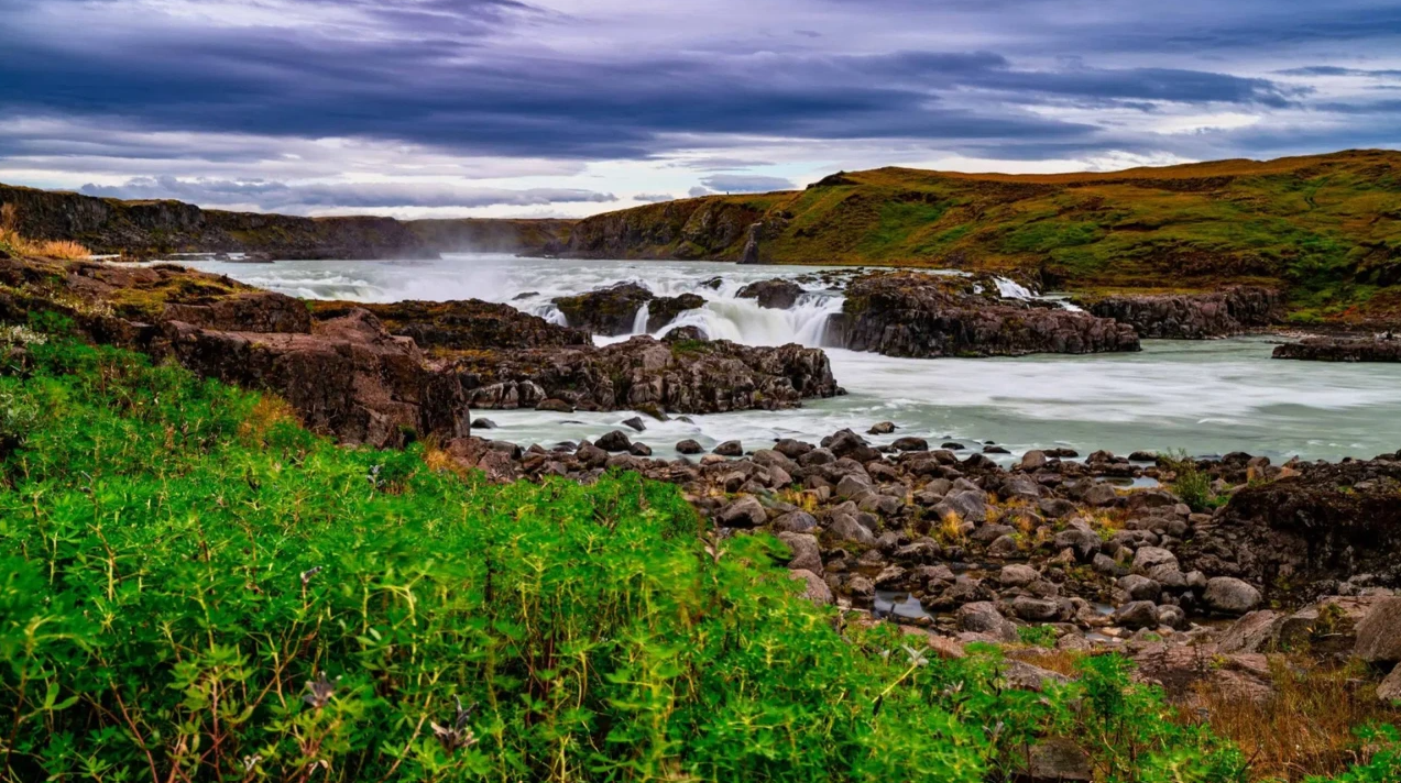 Tour privato in minibus della Costa Sud e alla cascata di Skógafoss con pick-up con Iceland Paradise Tours.