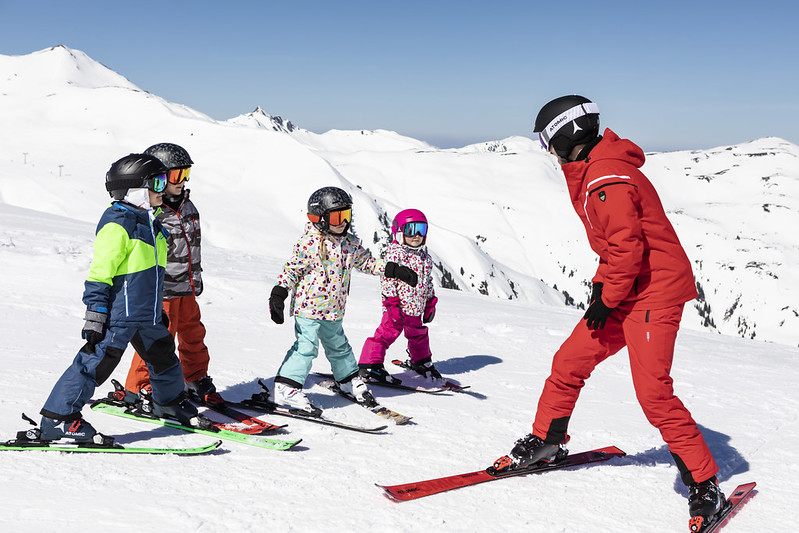 Lezioni di sci per bambini (4-12 anni) - principianti assoluti con Snow School Stuhleck.