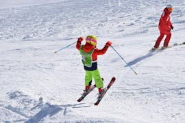 A kid practising skiing during private ski lessons for kids of all levels with ski school Snowsports Westendorf.