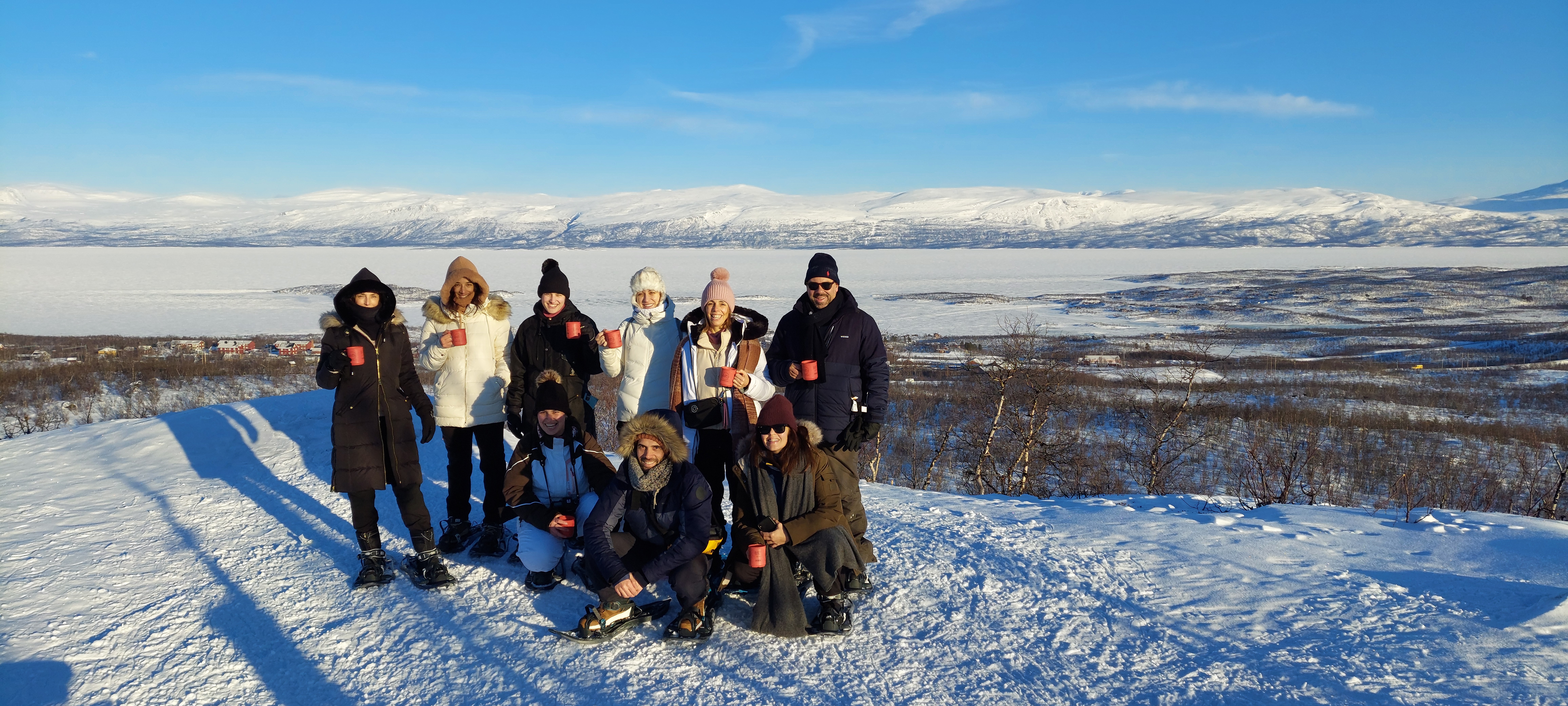 Snowshoeing Tour (for all levels) in Abisko with Pick-Up & Hot Drinks from Abisko Adventure.