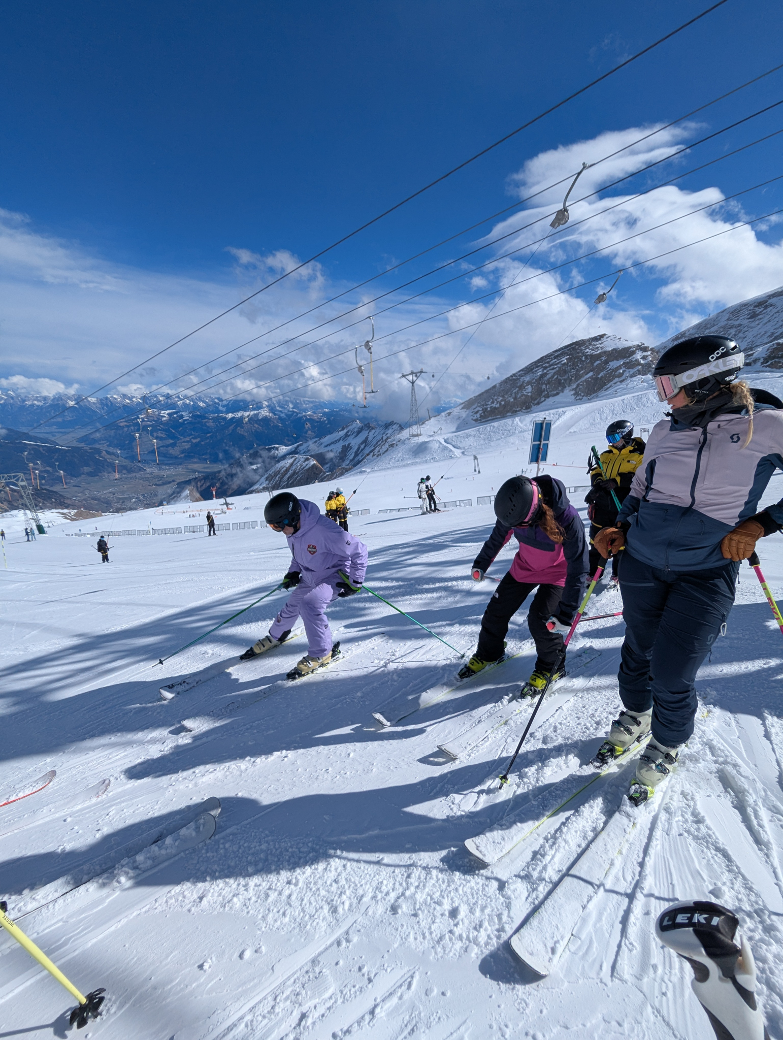 Clases de esquí para niños (4-15 años) en grupos pequeños para todos los niveles con Cold Candy Escuela de esquí Kaprun.