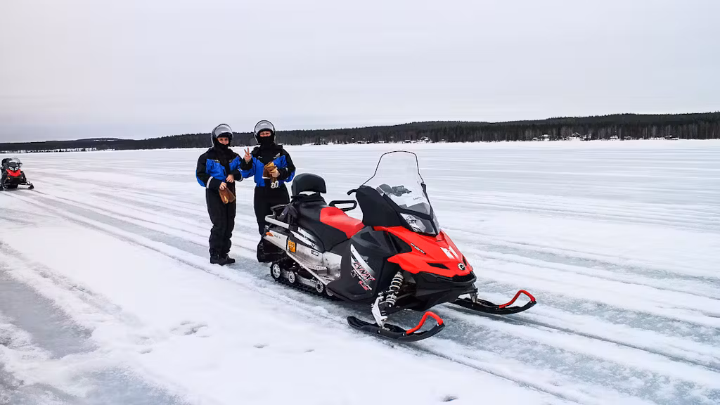 Tour naturalistico mattutino in motoslitta nei dintorni di Rovaniemi con Lapland Welcome Rovaniemi.