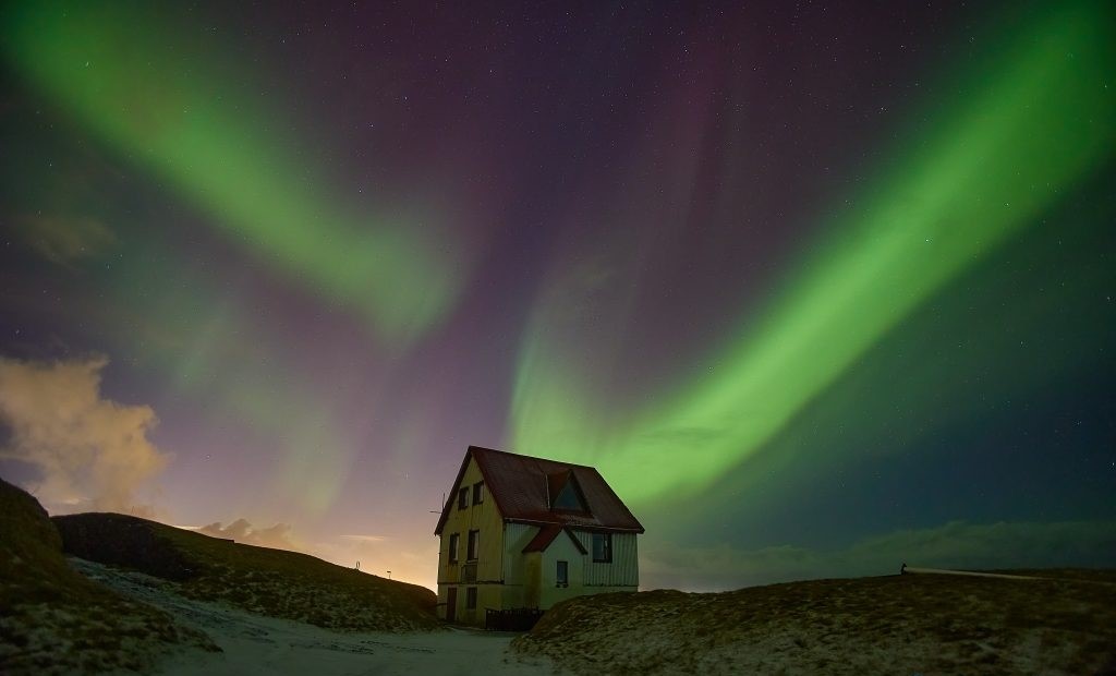 Northern Lights Tour in Minibus with Hot Chocolate & Pick-Up.