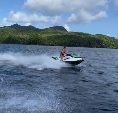 Tour en moto de agua a las Anses Dufour y Noire desde Les Anses-d'Arlet sin licencia con Mada Extreme Jet Martinique.