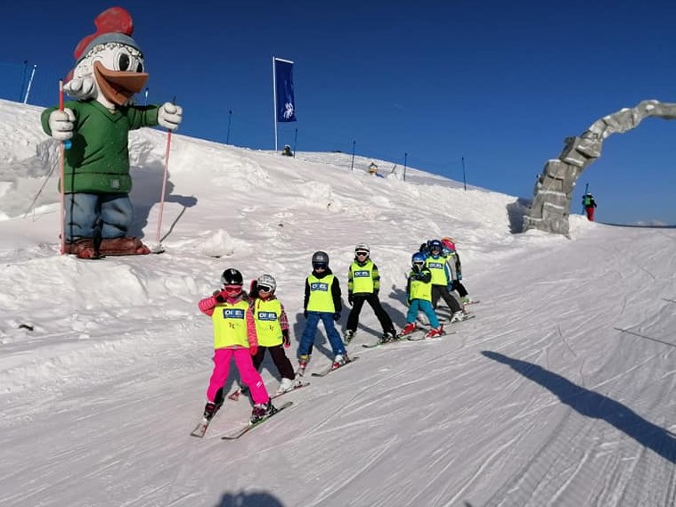 Kinder-Skikurs (5-14 J.) für alle Levels mit Ski School OREL Kranjska Gora.