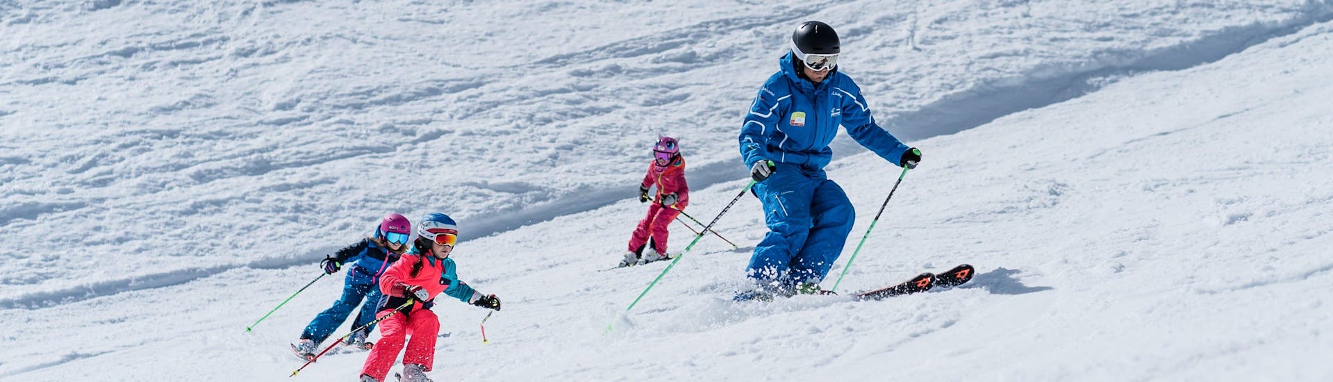 Lezioni di sci per bambini per tutti i livelli.