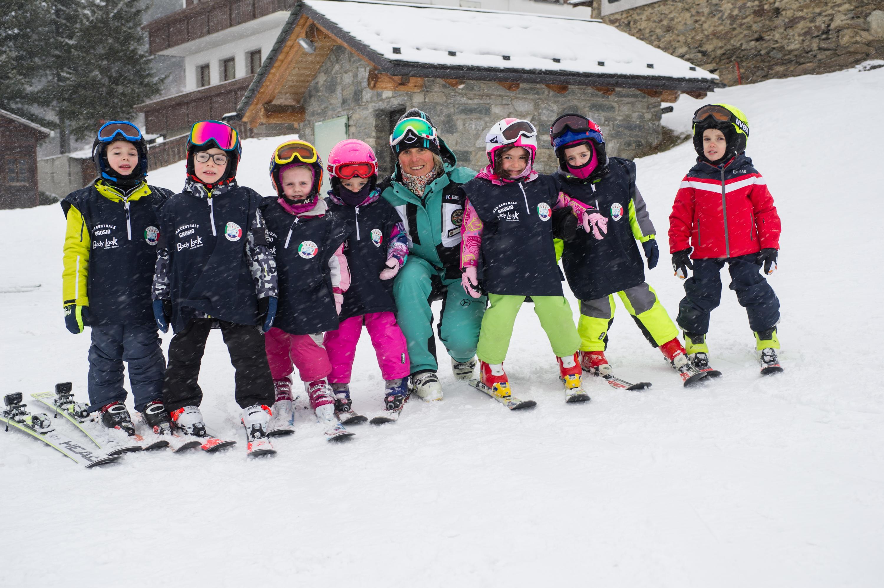 Kids Ski Lessons (3-13 y.) for All Levels from Ski School Contea Bormio.
