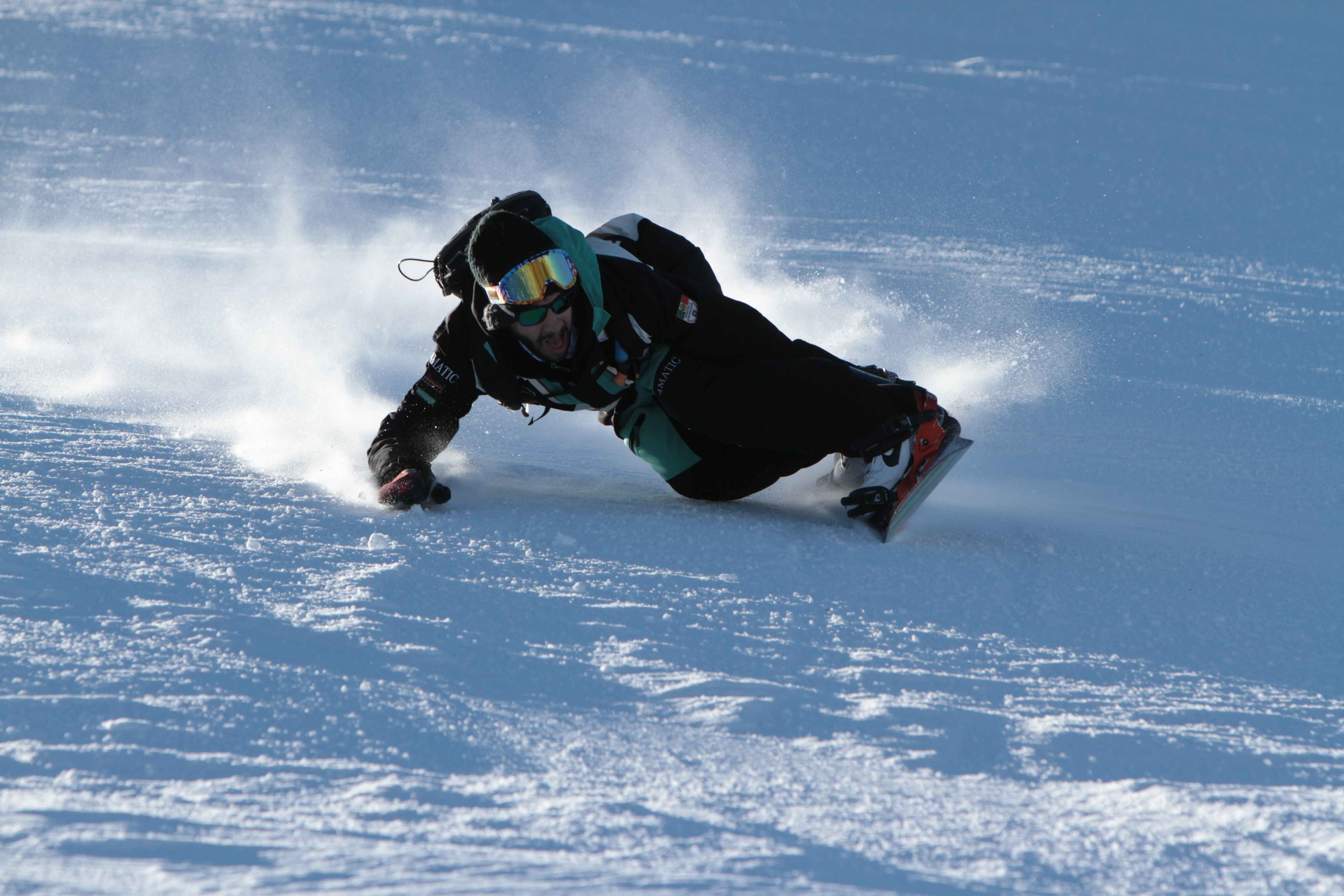 Private Snowboarding Lessons for Kids & Adults (from 3 y.) of All Levels from Ski School Contea Bormio.