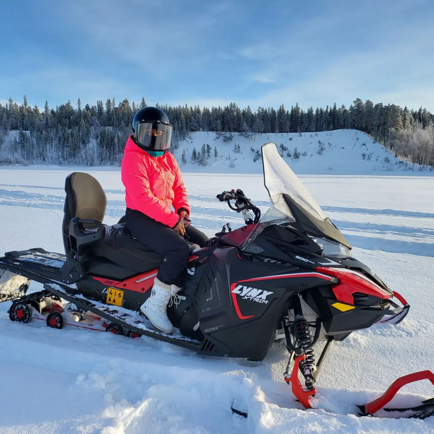 Tour in motoslitta da Ivalo a Saariselka con Northern Lights Riders Ivalo.