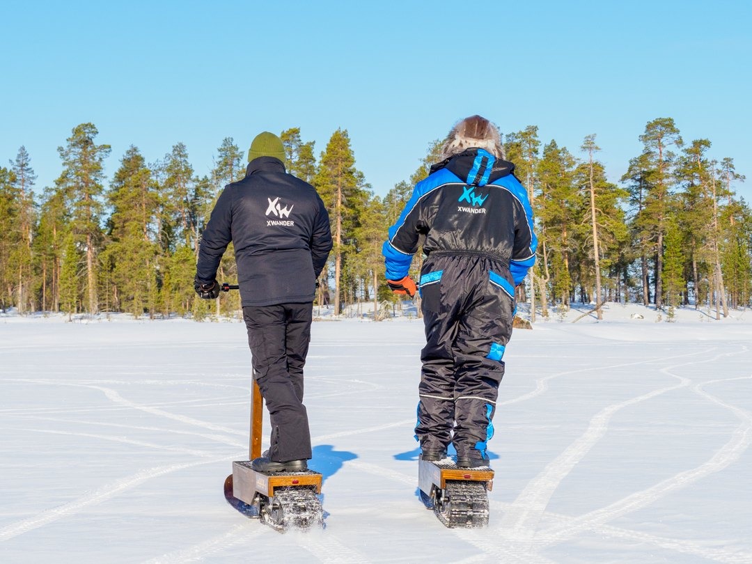 Scooteren op elektrische sneeuwstep rond het Inari-meer met Xwander Nordic Ivalo.