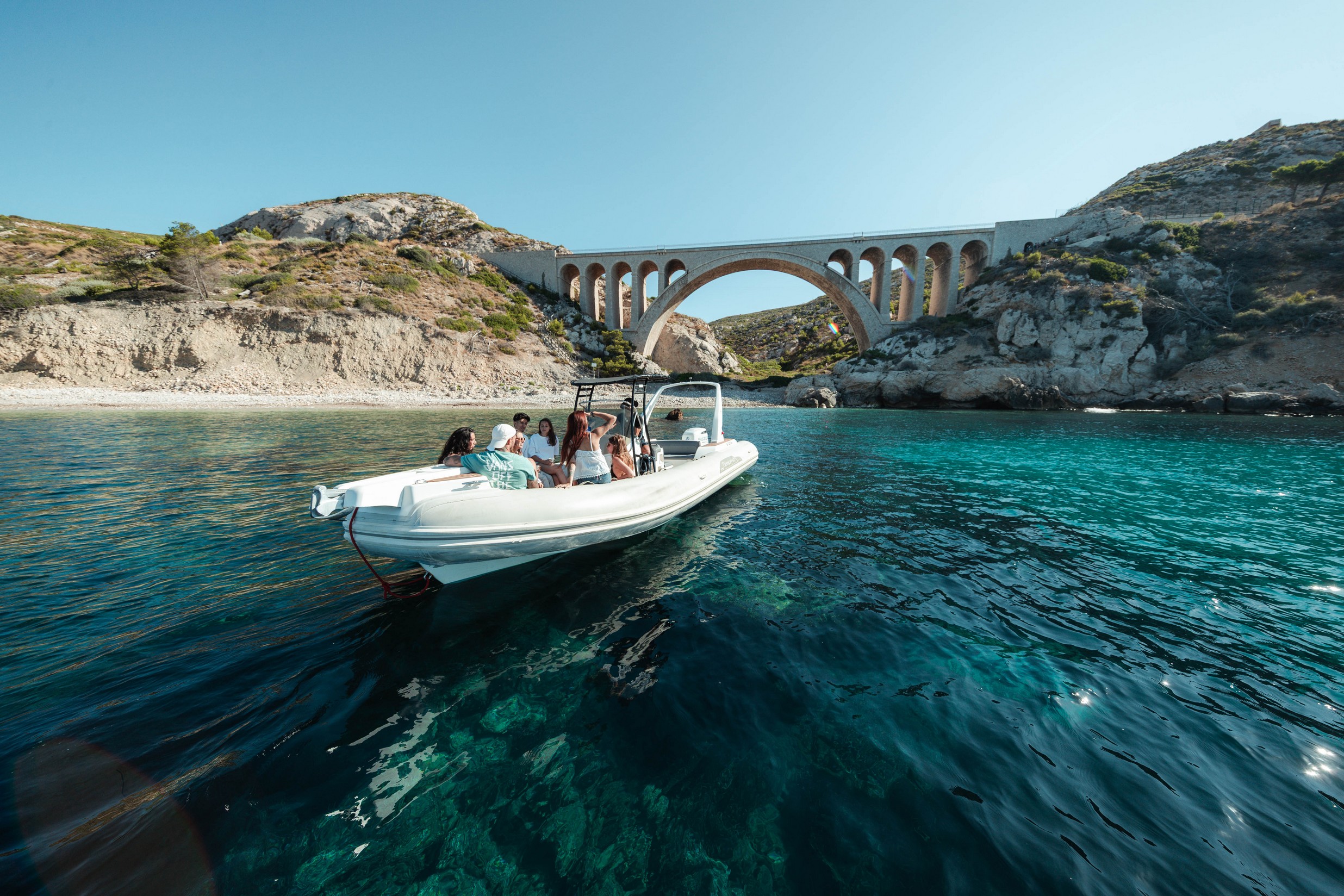 Paseo de medio día en lancha a la Côte Bleue desde Marsella con baño con Marseille Boat Tours.