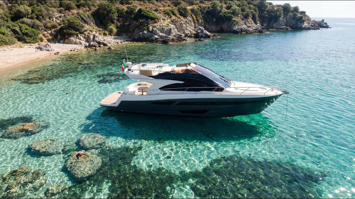 Private Bootstour um die Insel Tavolara mit Delphinbeobachtung.