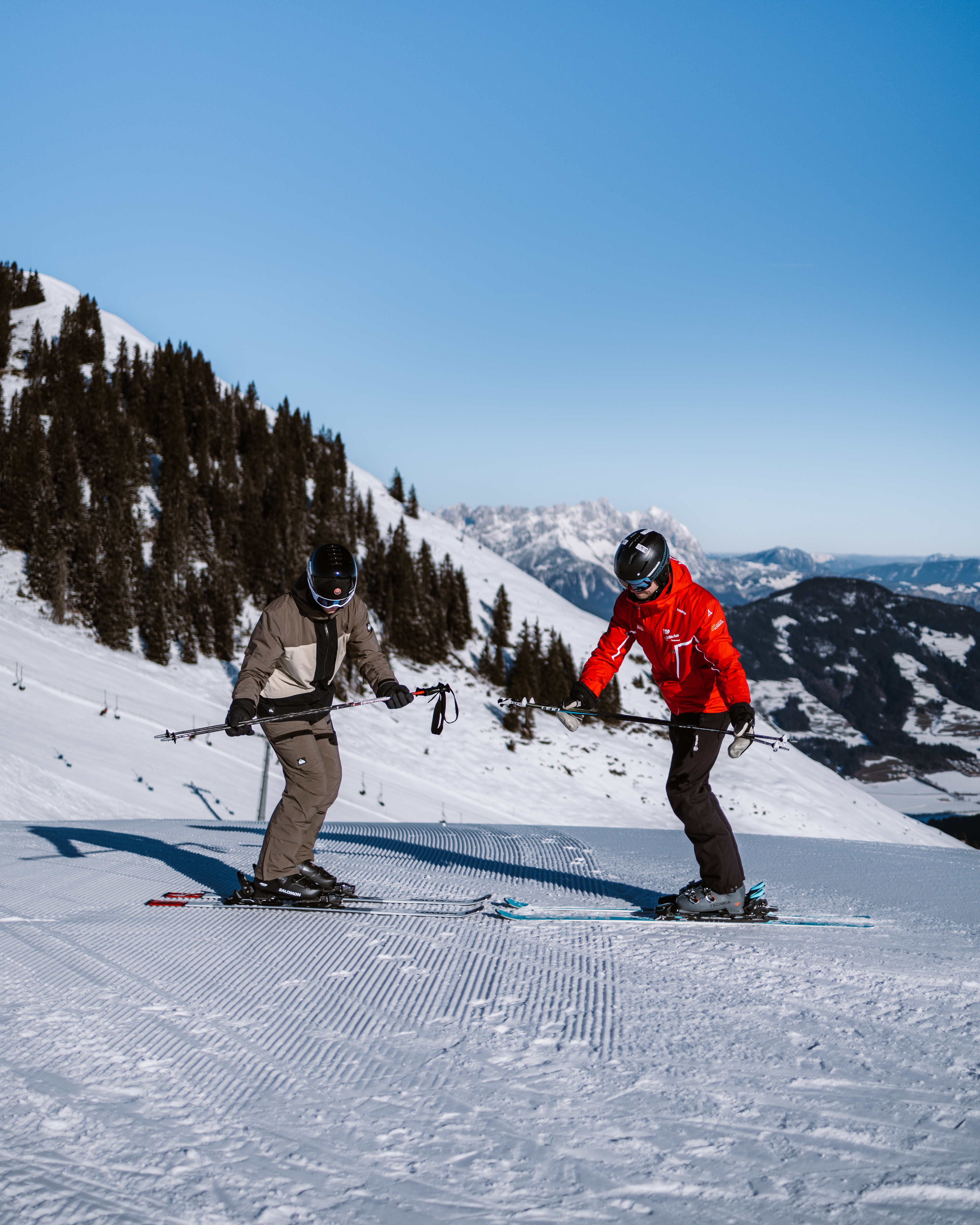 Skikurs für Erwachsene für leicht Fortgeschrittene.