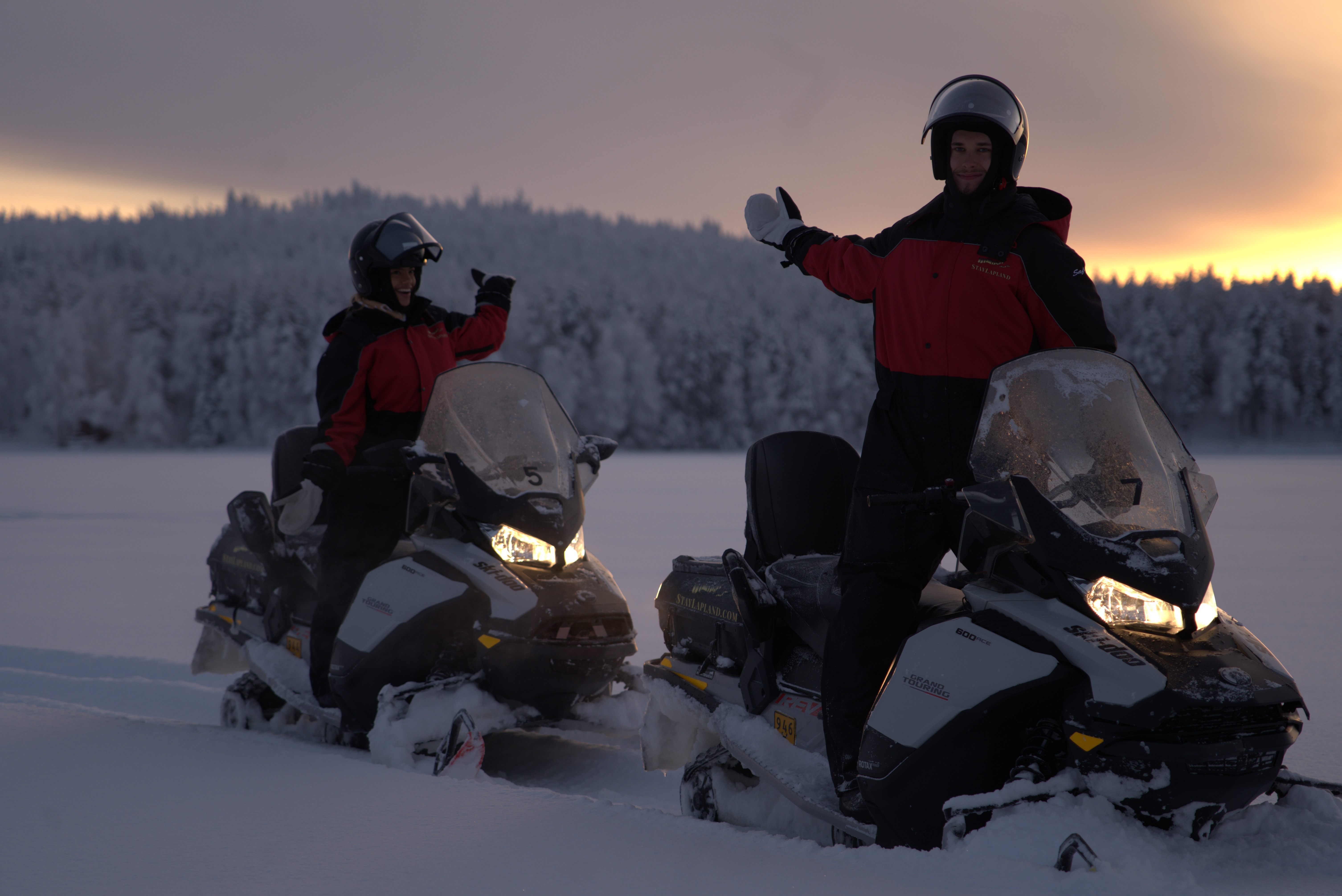 Tour in motoslitta a Rovaniemi con pesca sul ghiaccio.