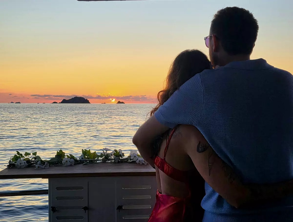 Paseo en barco al atardecer a las Islas Sanguinarias con Catabeach Ajaccio.