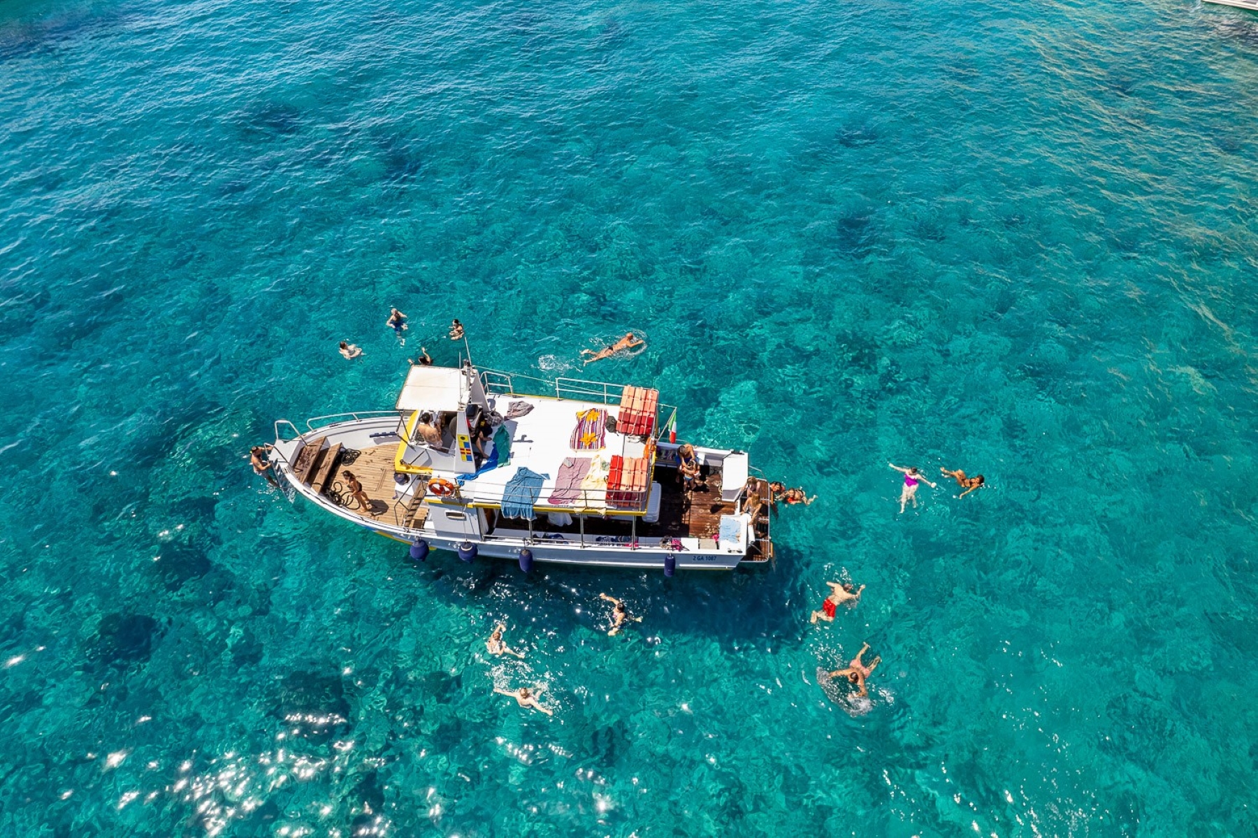 Ganztägige Bootstour zur Insel Ponza ab Anzio mit Fähre und Mittagessen mit Eco Art Travel Ponza.