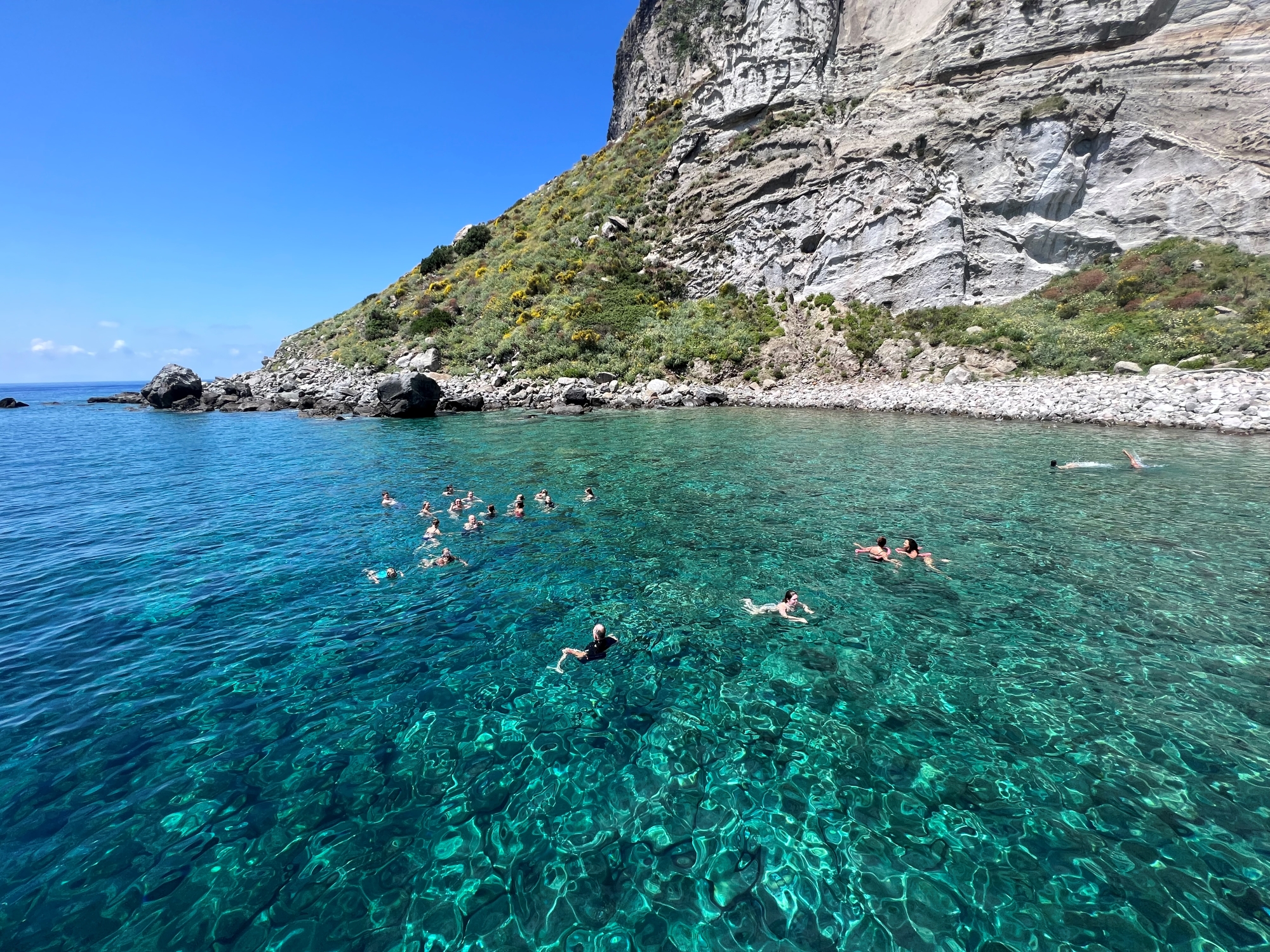 Ganztägige Bootstour zur Insel Ponza ab Anzio mit Fähre und Mittagessen.
