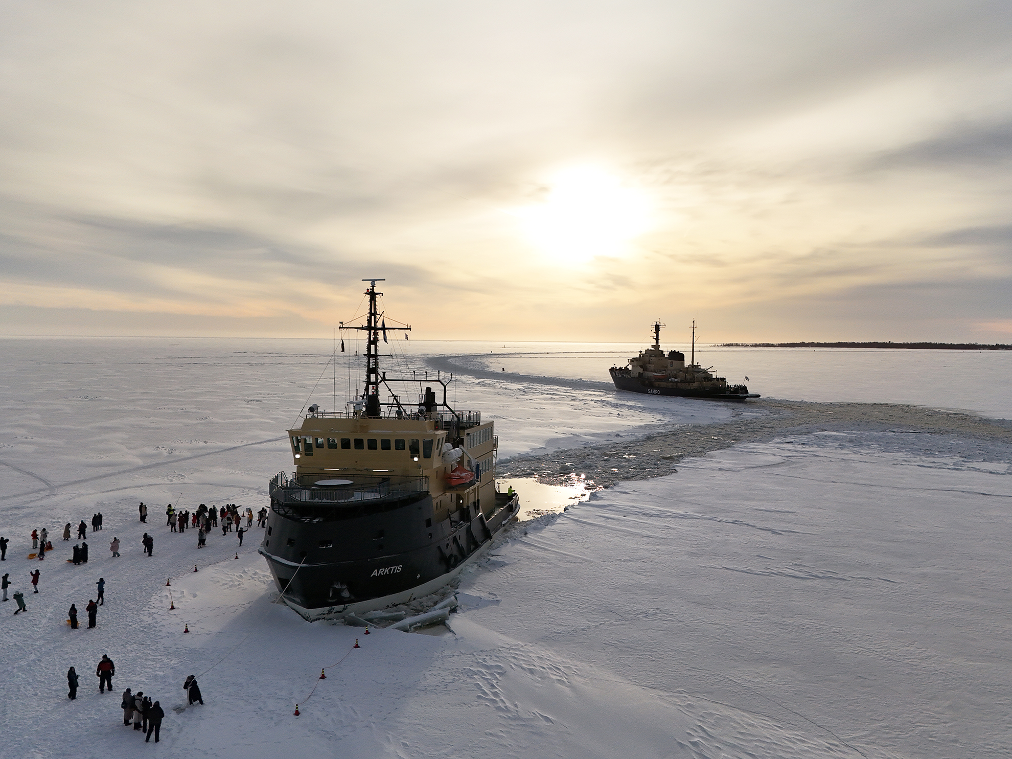 Escursione in barca rompighiaccio artica da Rovaniemi con Experience 365 Lapland.