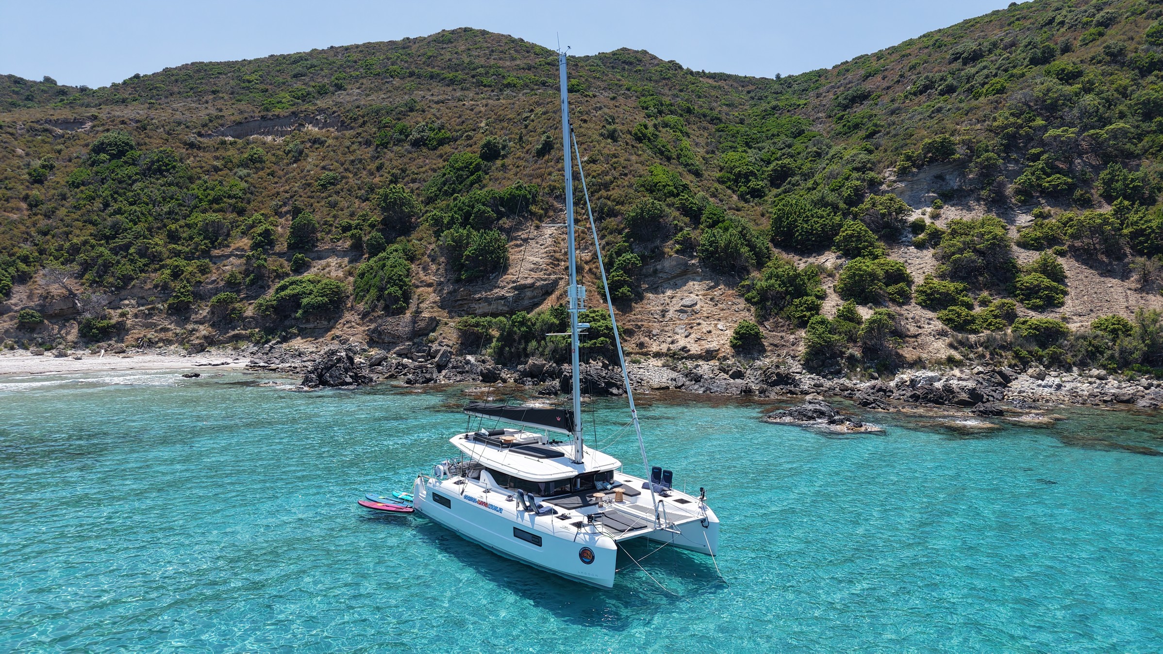 Balade en catamaran d'une journée au Désert des Agriates avec Déjeuner avec Corsica Navigation Île-Rousse.