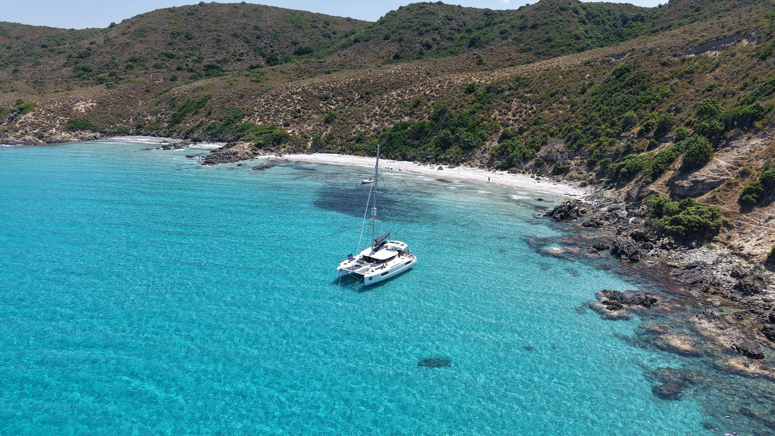 Ganztägige Katamaran-Tour zur Agriates-Wüste mit Mittagessen.