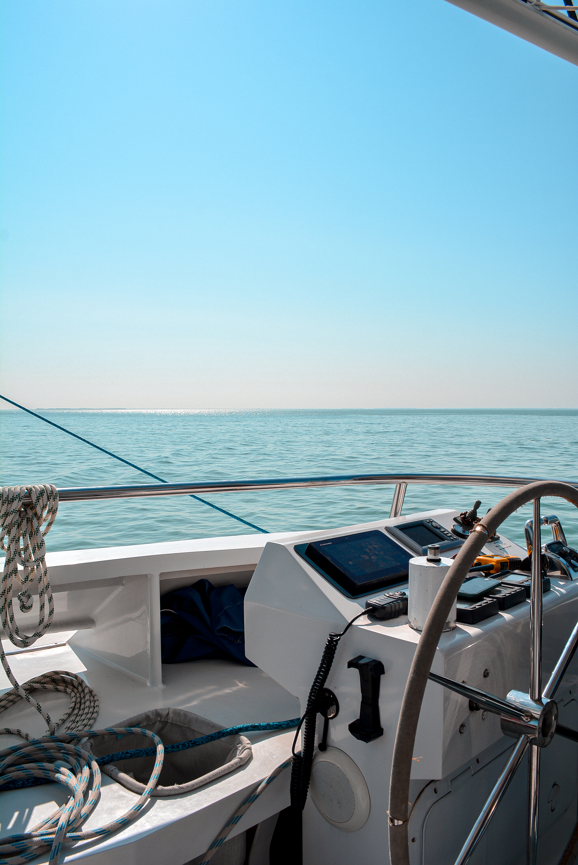 Balade en catamaran le long de la côte atlantique au départ de la Rochelle avec Inter-îles Catamarans La Rochelle.