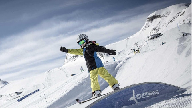Kaprun - Kids Snowboarding Lessons ?Fun Package? (4-15 y.) for Beginners