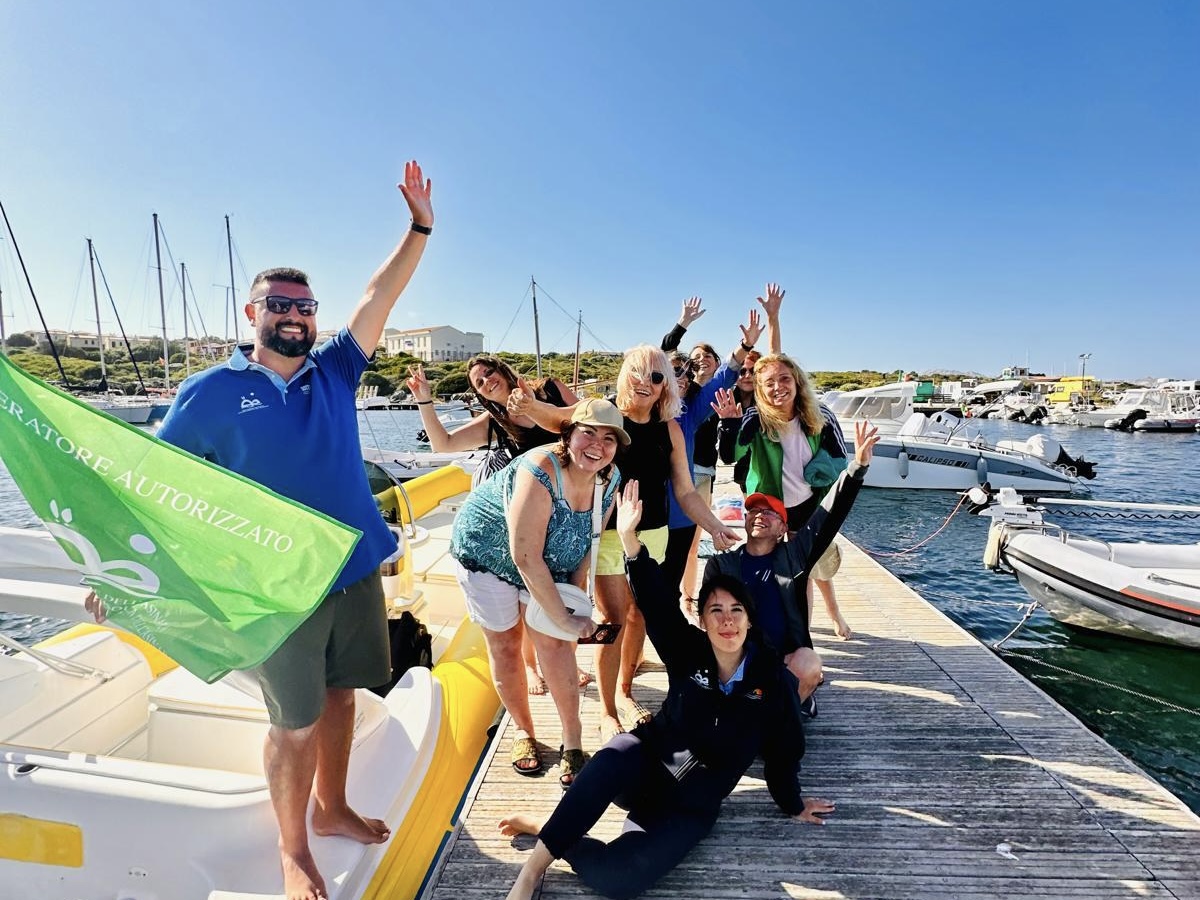 Giro in gommone al tramonto da Stintino al Parco dell'Asinara con aperitivo sardo.