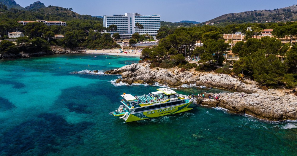 Glasboden-Katamarantour ab Font de Sa Cala mit Mallorca Sea Paradise.