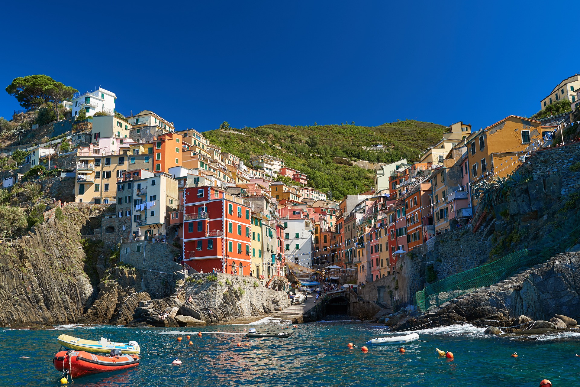 Tour in barca lungo il Golfo dei Poeti, Portovenere e le Cinque Terre con aperitivo con Venere Boat Tour Cinque Terre.