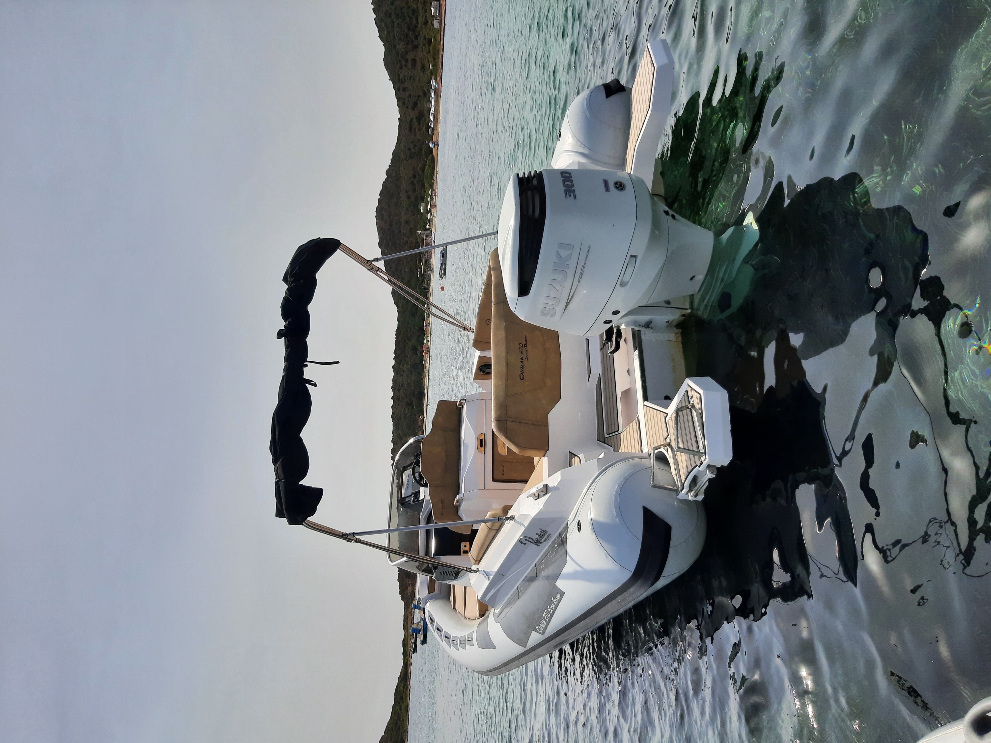 Tour in gommone privato a Teulada con skipper e soste per nuotare con Malfatano Beach Teulada.